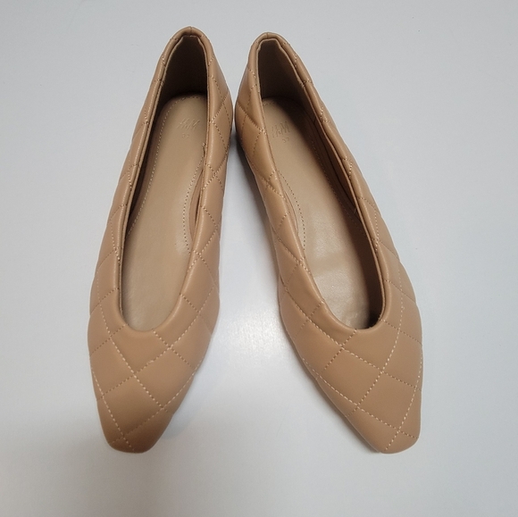 H&M Quilted Ponted Ballet flats. - Picture 1 of 14
